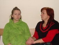 «Окружив нас с подругой плотным кольцом, девятиклассницы стали бить по голове, по затылку. Одновременно на меня обрушились десятки рук», —