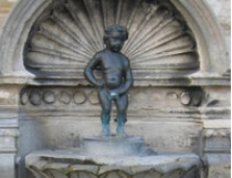 «Фронт освобождения Маннекен Пис» выкрал в Бельгии старейшую скульптуру писающего мальчика из Граммона 
