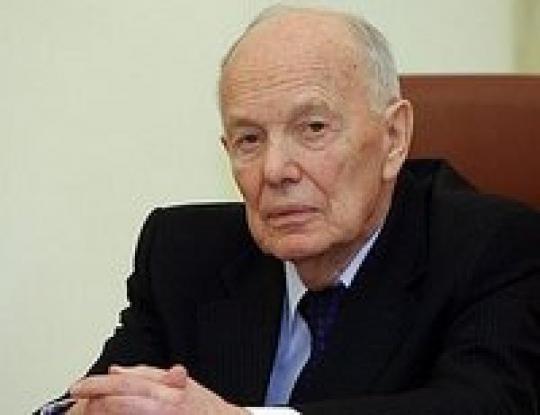 Борис Патон подал в суд на Киевскую горадминистрацию из-за уничтожения к Евро-2012 178 деревьев, 52 кустов и семи соток газона