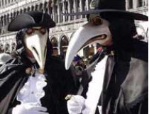 Венецианцы сегодня напьются вина из фонтана. Город на островах вечером открывает свой знаменитый карнавал 