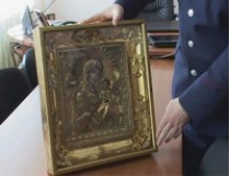 Похищенную в Луганской области чудотворную икону Иверской Божьей Матери вор&#133; выбросил, забрав только золотые украшения