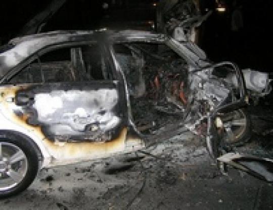 В Мариуполе прохожие спасли водителя вспыхнувшей иномарки (фото)