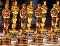 По мнению букмекеров, главными претендентами на «Оскар» являются фильмы «Социальная сеть» и «Король говорит!» 