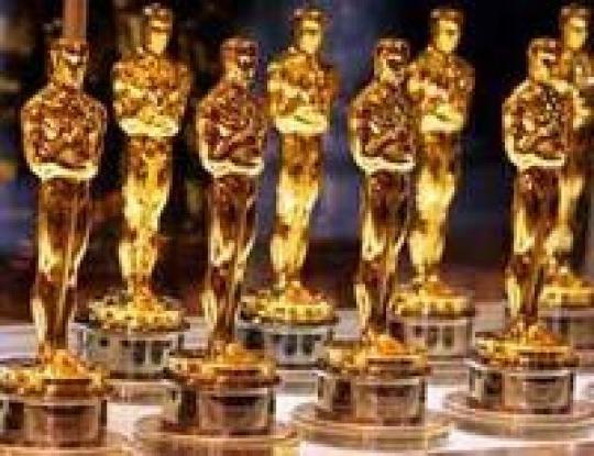 По мнению букмекеров, главными претендентами на «Оскар» являются фильмы «Социальная сеть» и «Король говорит!» 