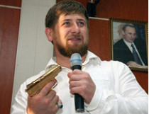Рамзан Кадыров одарит своих женщин на 8 марта золотыми открытками