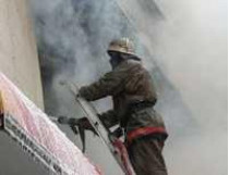 В Ровенской области пожарные вынесли из пылащего дома&#133; крепко спящую семью из шести человек
