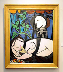 Картина пабло пикассо «обнаженная, зеленые листья и бюст» пошла с молотка в нью-йорке за рекордную сумму в 106 миллионов 445 тысяч долларов