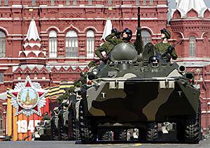  на красной площади в москве впервые участвовали солдаты и офицеры стран нато