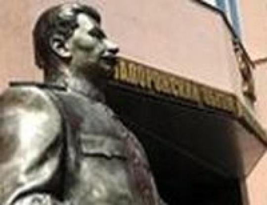 памятник Сталину
