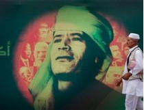 плакат с изображением Каддафи