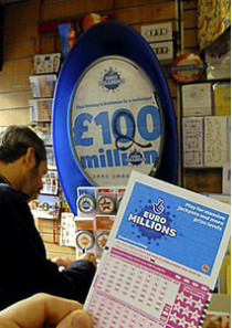 В великобритании неизвестный выиграл в лотерею около 84 с половиной миллионов фунтов стерлингов