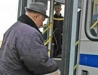 пенсионер в транспорте