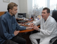 Хирурги столичного Института ортопедии и травматологии провели 22-летнему студенту Киево-Могилянской академии три сложные операции и восстановили работу кисти