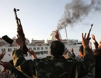 ливийцы с оружием в руках