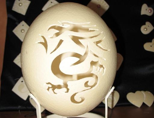 Гравированное яйцо страуса
