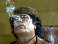 Каддафи курит