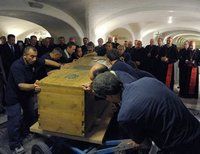 Гроб покойного Папы Иоанна Павла II