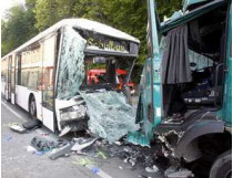 В Германии школьный автобус столкнулся с грузовиком 