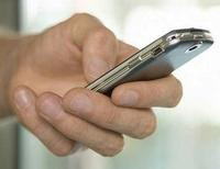 мобильный телефон в руке