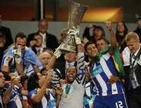 футболисты Порту получили заветный трофей