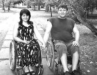 «С будущим супругом нас расписали прямо у входа в ЗАГС, в инвалидных колясках»