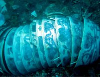 фоарфоровые чашки на дне океана