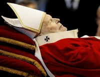 Папа Иоанна Павла II в гробу