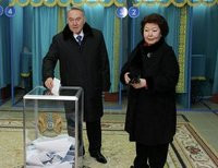 Назарбаев с женой 