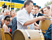 Янукович на базаре