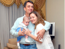 Олег Свирко с женой и сыном