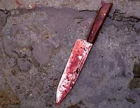 окровавленный нож