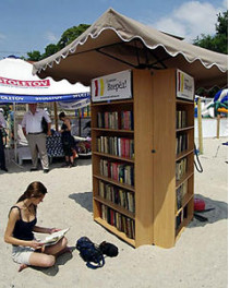 В одессе открыта первая в украине пляжная библиотека