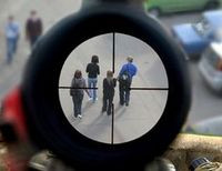 В Днепропетровске из окна многоэтажки обстреляли стихийный рынок: пуля едва не попала в ребенка (фото)