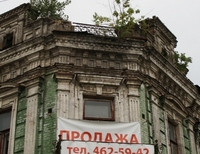 разрушающееся историческое здание в Киеве