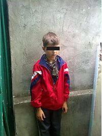 Крымские спасатели освободили 11-летнего мальчика, которого отец за шею приковал цепью к батарее