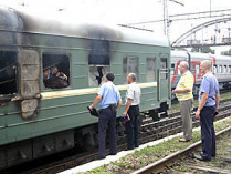 На пожаре, уничтожившем вчера рано утром один из вагонов поезда «москва-евпатория», чудом обошлось без жертв и пострадавших