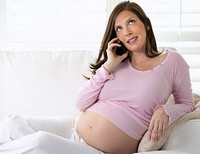 беременная с телефоном