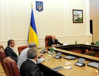 премьер-министр Николай Азаров и секретарь СНБО Андрей Клюев