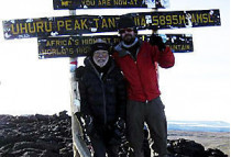 82-летний англичанин стал самым пожилым человеком в мире, покорившим гору килиманджаро высотой почти 6 тысяч метров