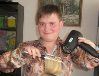 подросток-парикмахер Вова Шестаков