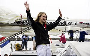 Суд разрешил 14-летней девочке отправиться в одиночное кругосветное плавание на яхте