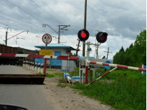 В столкновении «жигулей» с поездом в киевской области погибли три человека