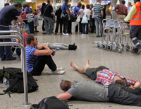 Туристы в аэропорту в Пуле