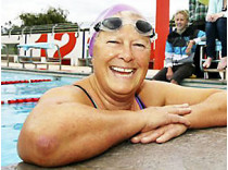 64-летняя австралийка стала самой пожилой в мире женщиной, переплывшей ла-манш