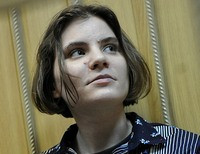 Одну из участниц «Pussy Riot» освободили в зале суда