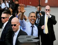 Барак Обама с телохранителями