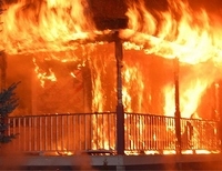 пожар горит дом