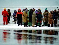 рыбаки на льдине спасение