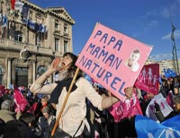 Демонстрация противников ондополых браков в Париже