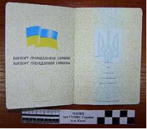 В квартире у 38-летнего киевлянина милиционеры нашли чистые бланки внутренних паспортов разных стран, сотни печатей органов власти и&#133; Шенгенские визы
